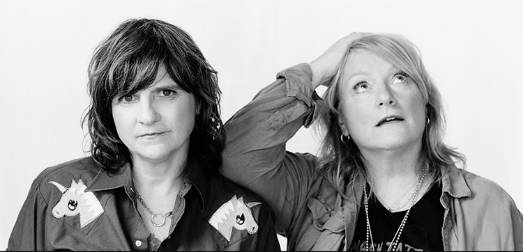 Picture of the Indigo Girls together.